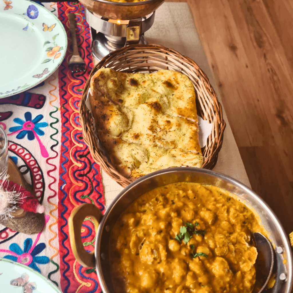 Indisches Curry mit Brot